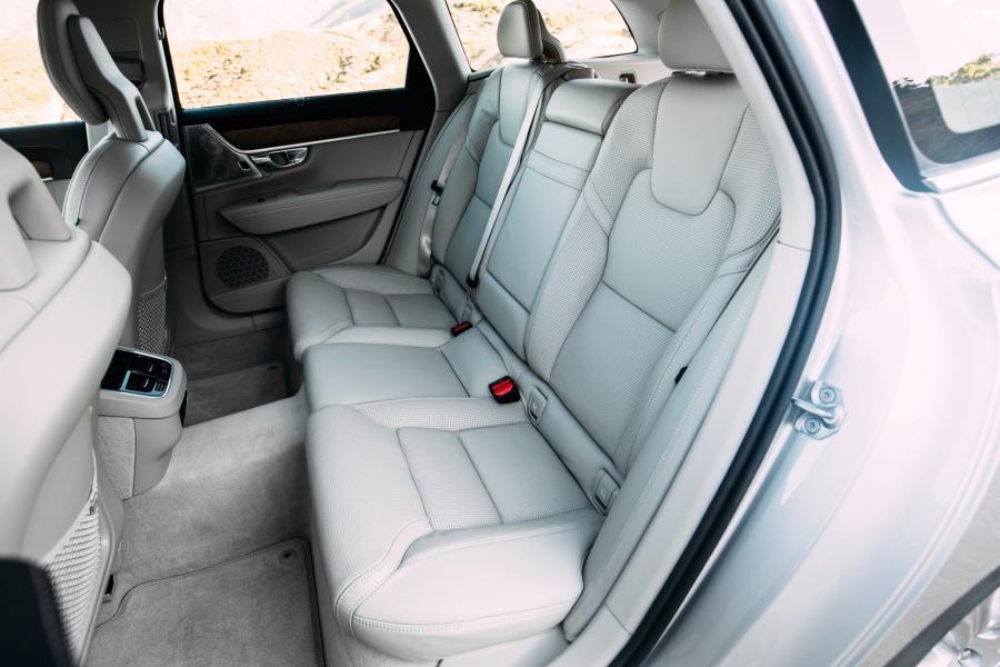 Интерьер Volvo V90 D5 Inscription 2016 года  (фото 10 из 31)